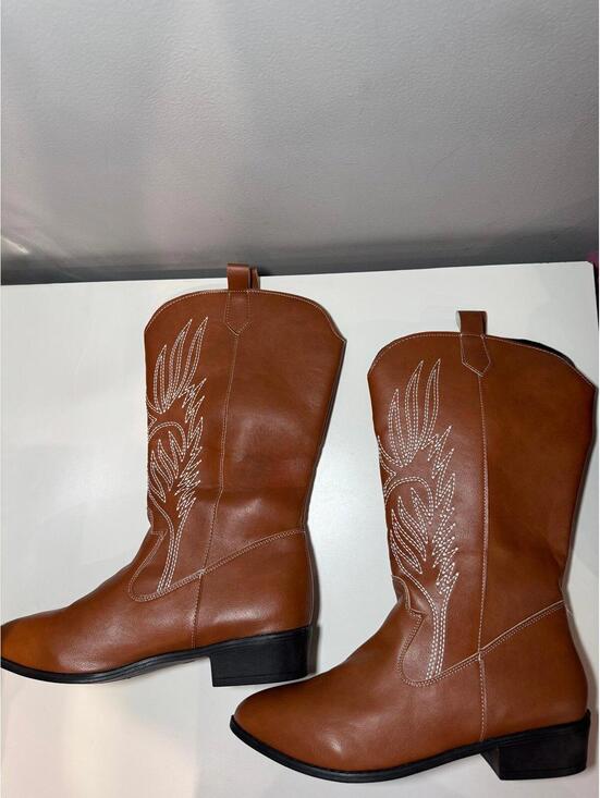 Shoes - Cowboys boots